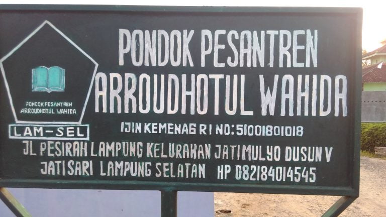 Ponpes Arroudhotul Wahida Pawai Keliling Jatisari Rayakan HSN