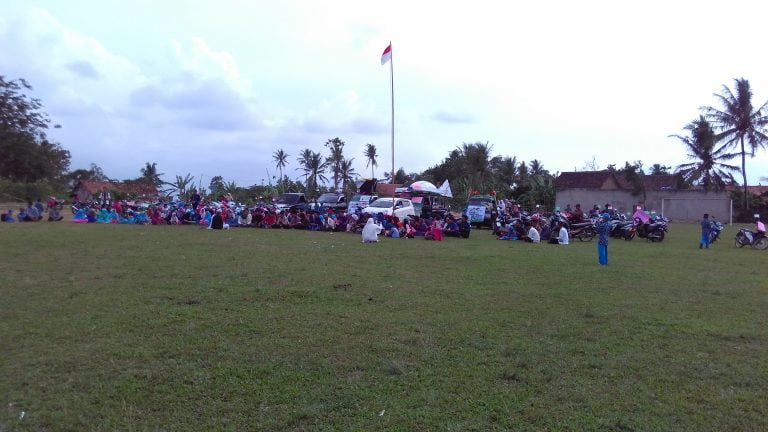 Ratusan Masyarakat Istighotsah di Lapangan Jatisari